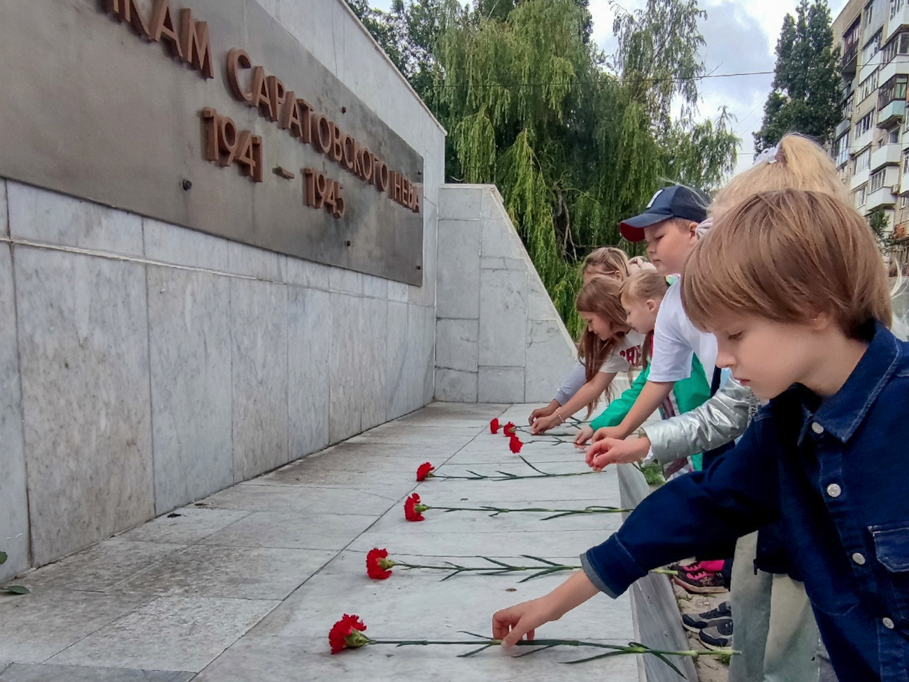 Память жива в наших сердцах.