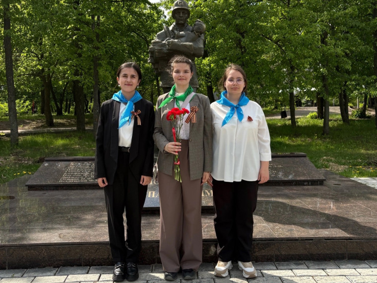 Память жива в наших сердцах.